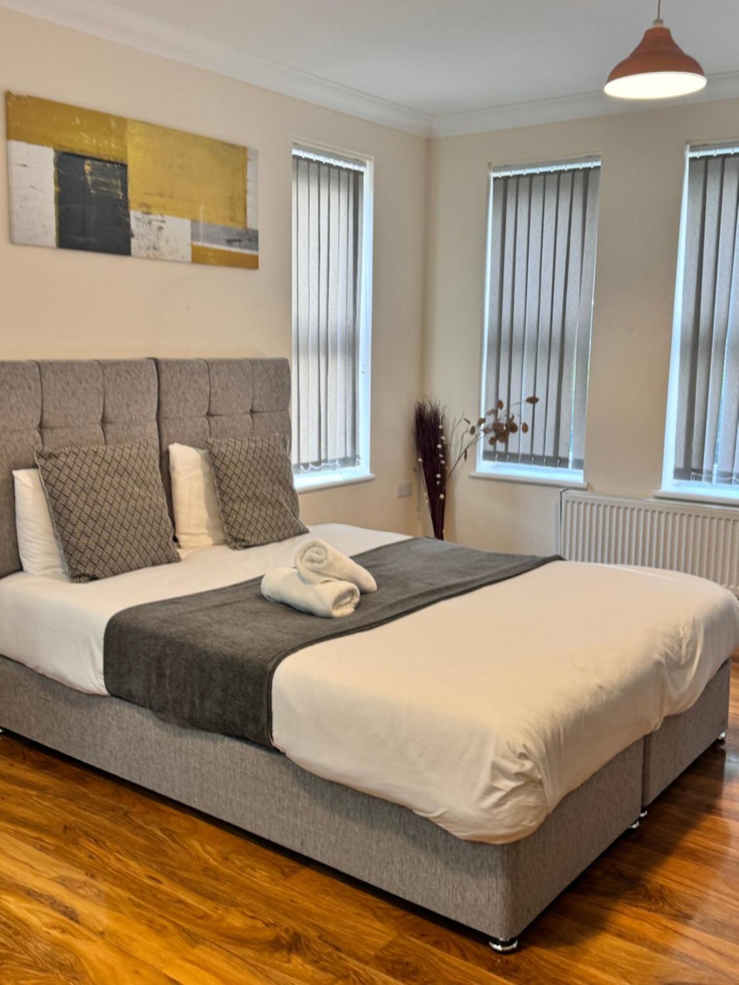 Comfort Heathrow Stay 5 Mins To The Terminal Stanwell Exteriér fotografie