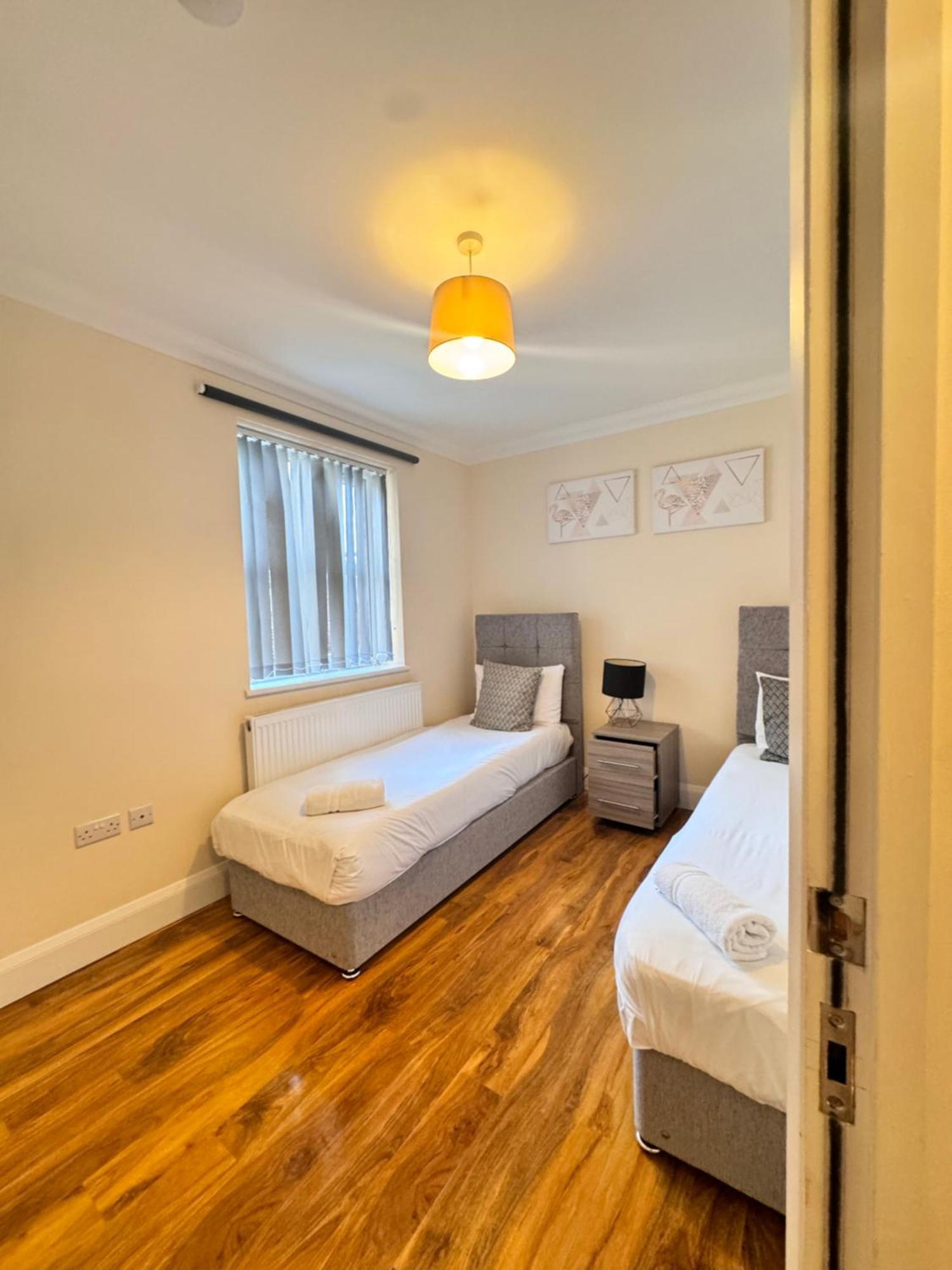 Comfort Heathrow Stay 5 Mins To The Terminal Stanwell Exteriér fotografie